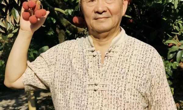 曾建国：文艺耕耘四十余载，硕果累累闪耀国际舞台